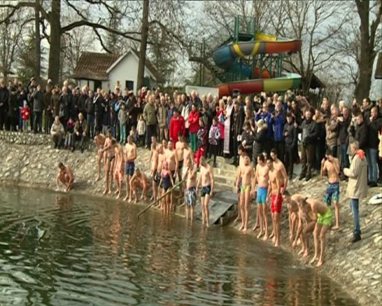 Bogojavljensko plivanje za časni krst 