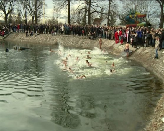 Bogojavljensko plivanje za časni krst 