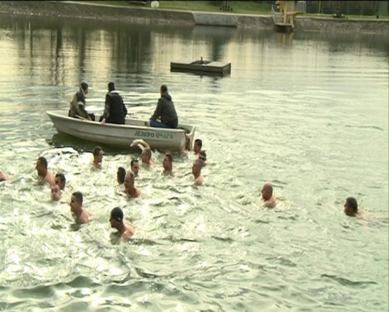 Bogojavljensko plivanje za časni krst