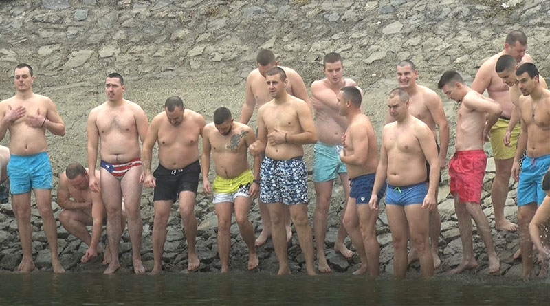 Plivači za Bogojavljensko plivanje