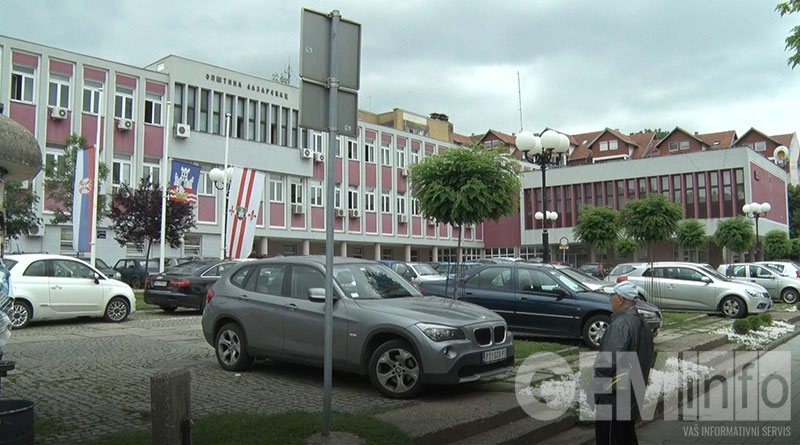 Parking ispred opštine