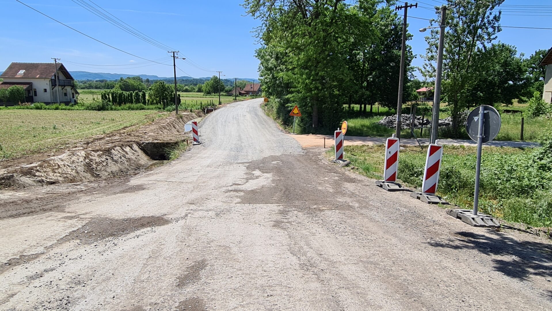 Put Dudovica - Latković pre asfaltiranja
