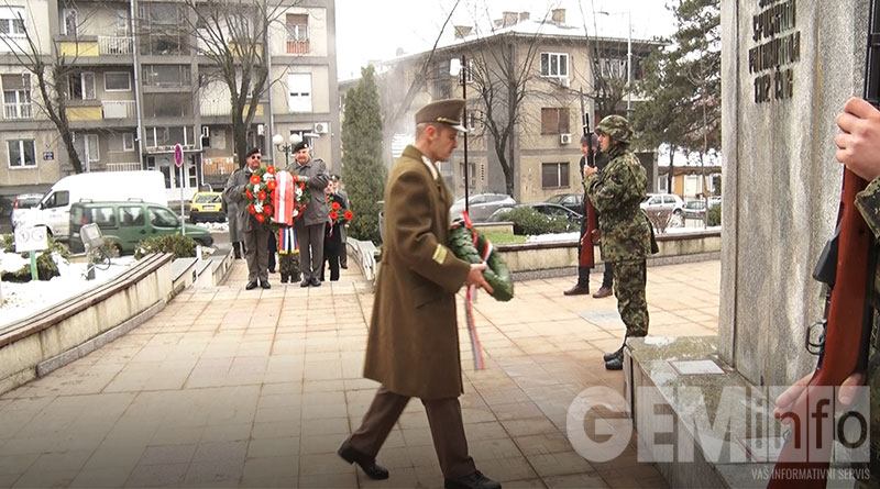 polaganje-venaca-na-spomenik-srpskom-ratniku