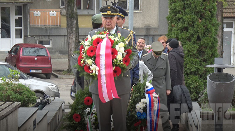 Polaganje-venaca-spomenik