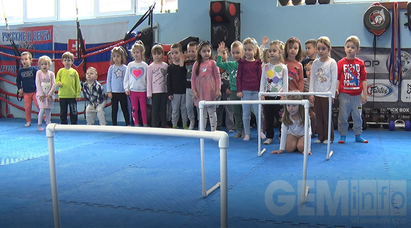 Mališani-iz-vrtica-u-poseti-Kik-boks-klubu